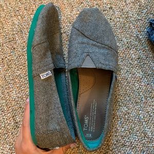 Tom’s slip ons
